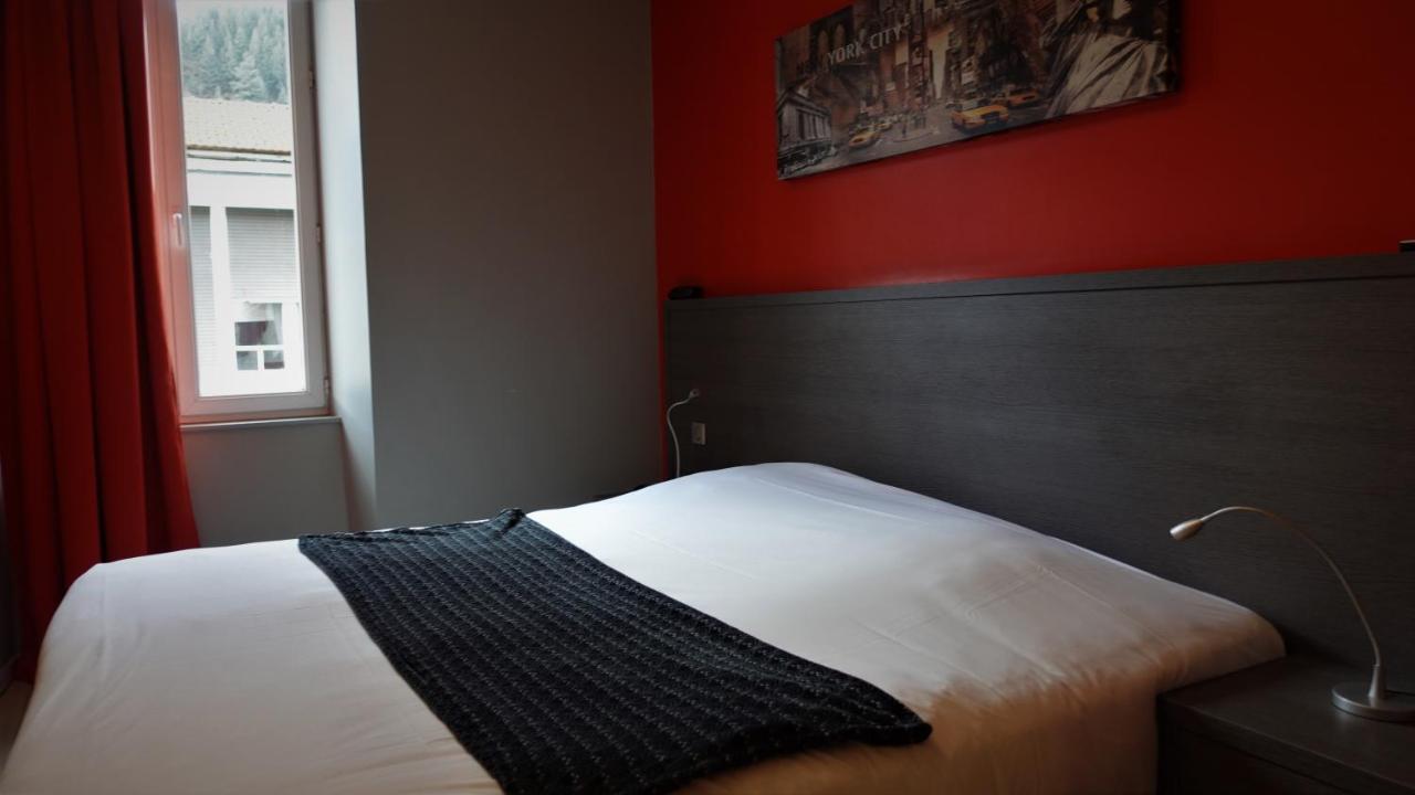 Hotel-Restaurant Des Voyageurs Le Cheylard エクステリア 写真