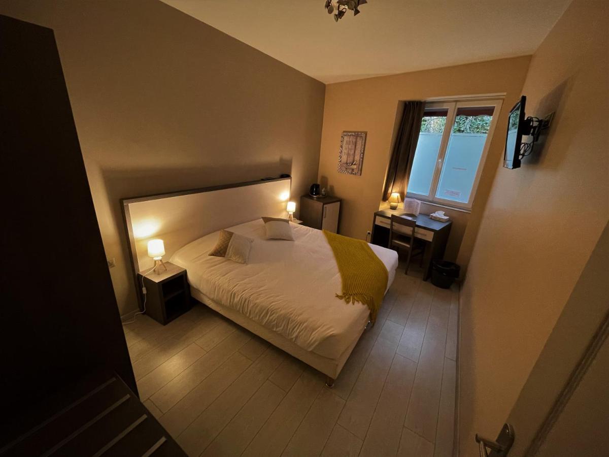 Hotel-Restaurant Des Voyageurs Le Cheylard エクステリア 写真