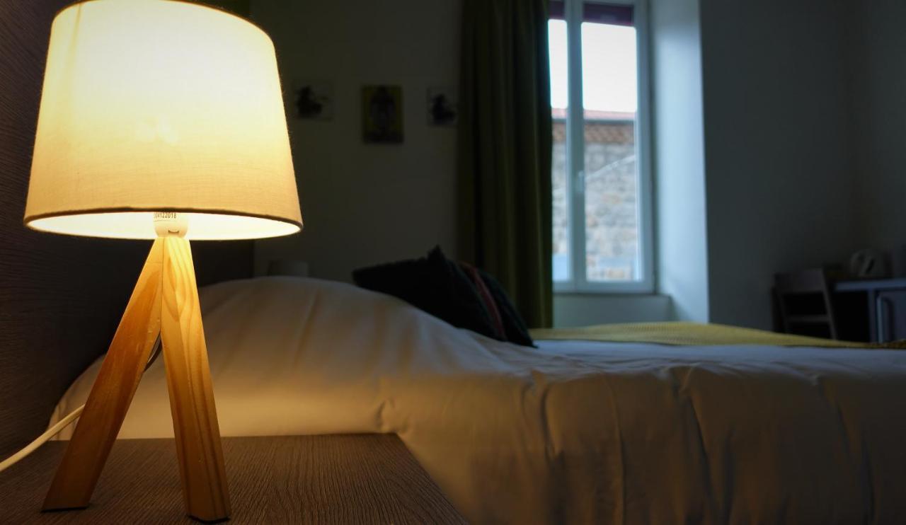 Hotel-Restaurant Des Voyageurs Le Cheylard エクステリア 写真