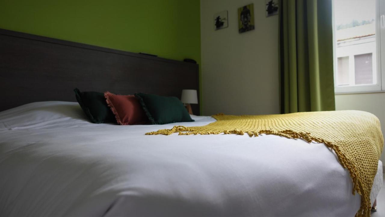 Hotel-Restaurant Des Voyageurs Le Cheylard エクステリア 写真