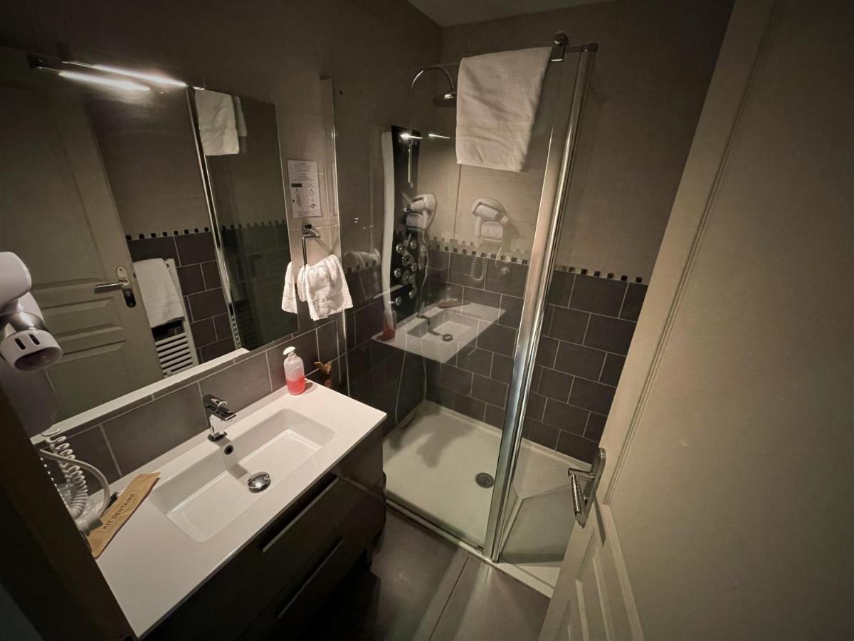 Hotel-Restaurant Des Voyageurs Le Cheylard エクステリア 写真