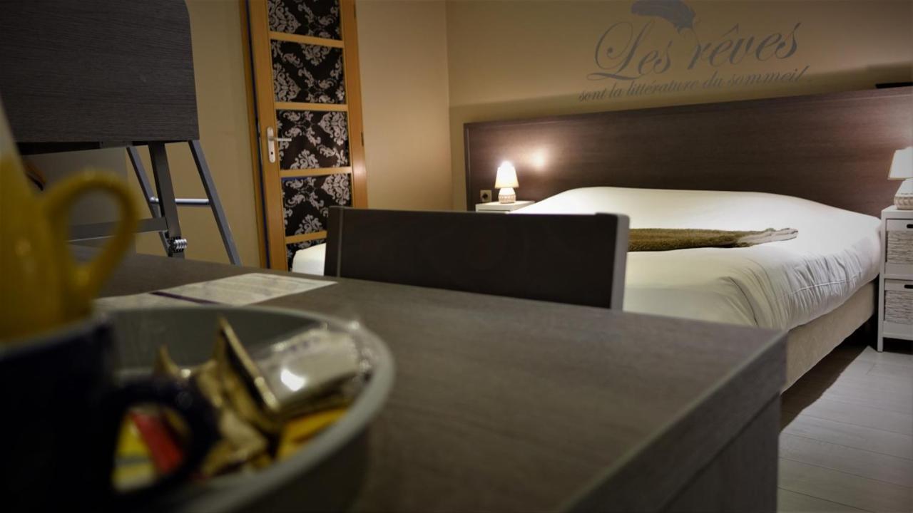 Hotel-Restaurant Des Voyageurs Le Cheylard エクステリア 写真