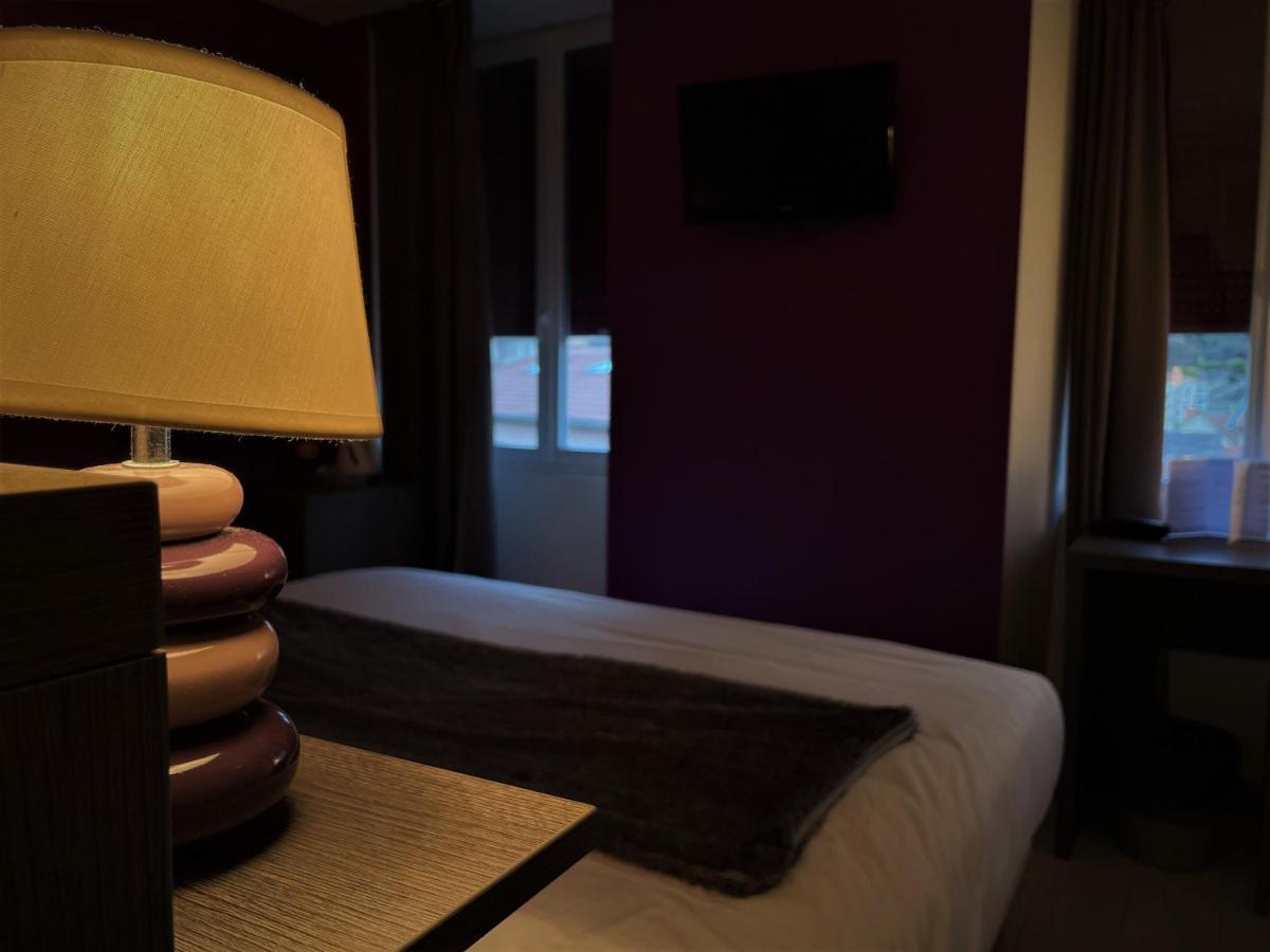Hotel-Restaurant Des Voyageurs Le Cheylard エクステリア 写真