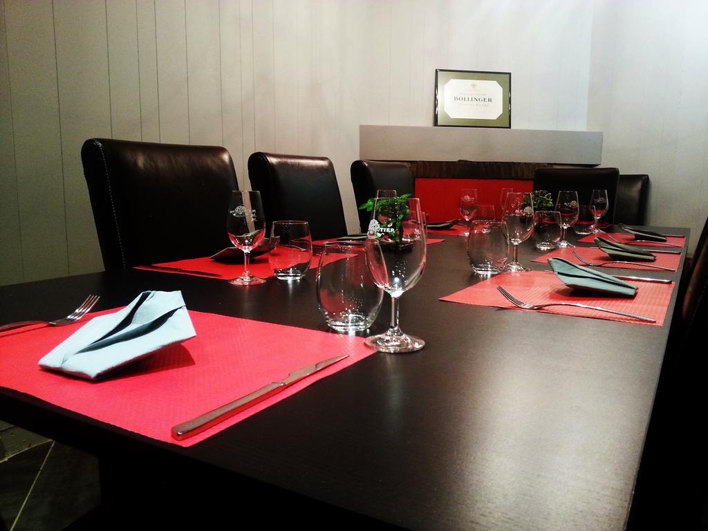 Hotel-Restaurant Des Voyageurs Le Cheylard エクステリア 写真