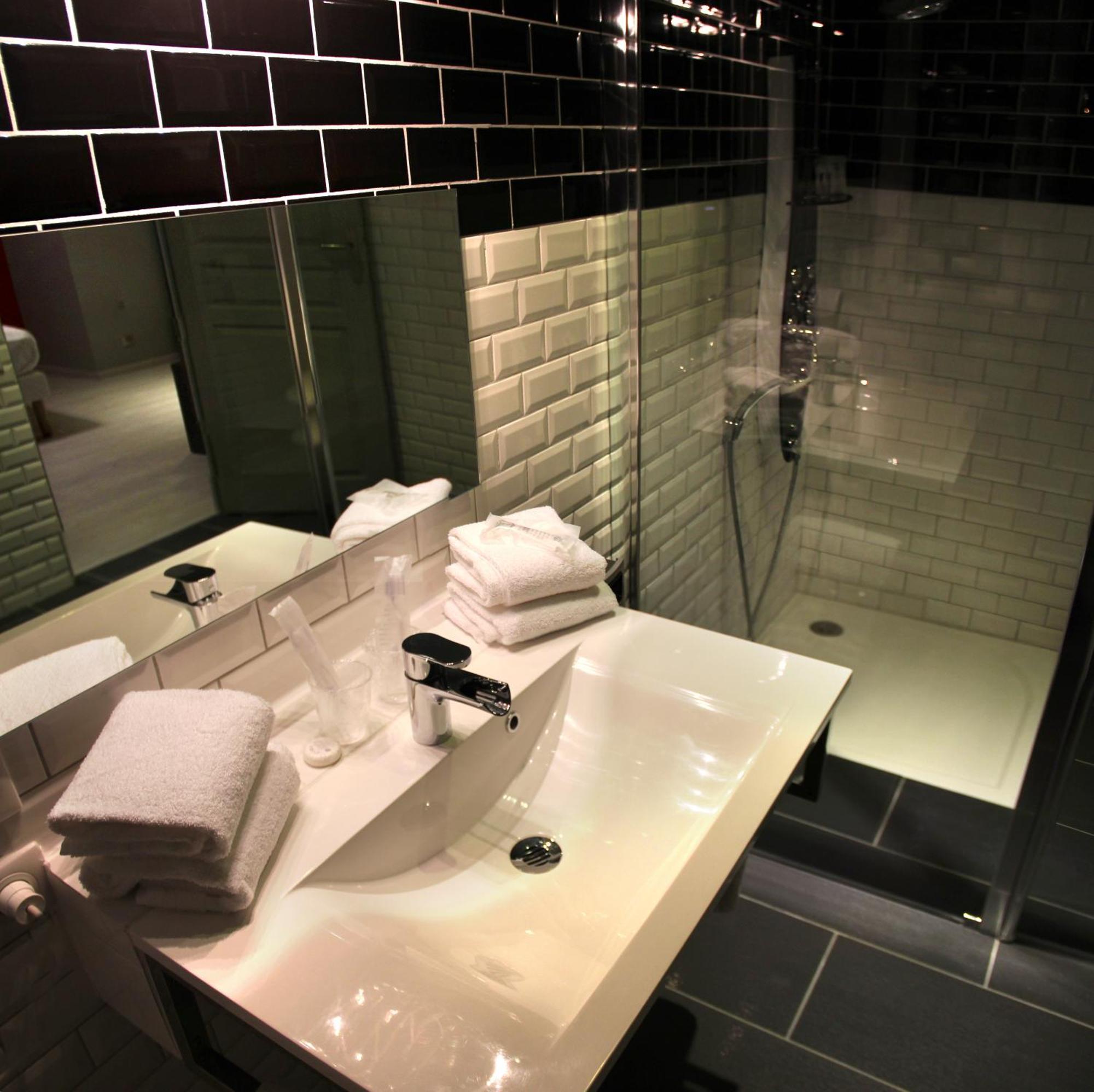 Hotel-Restaurant Des Voyageurs Le Cheylard エクステリア 写真